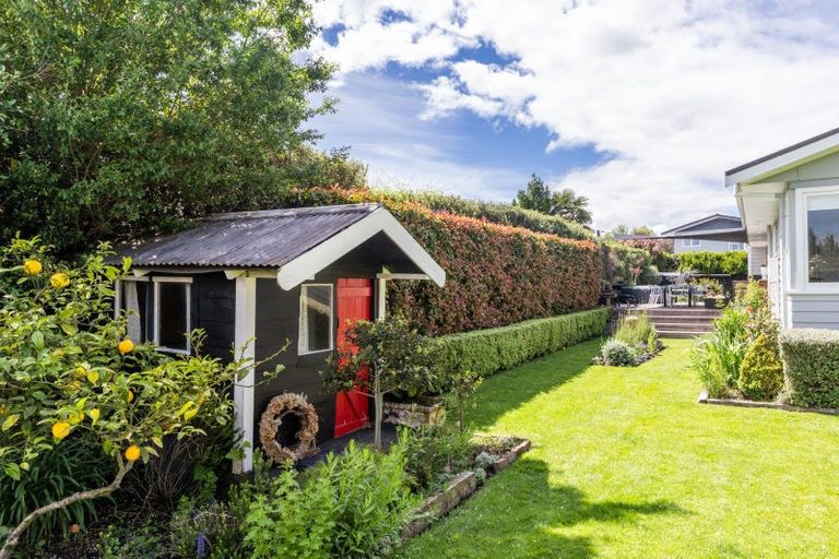 Photo of property in 17 Brookvale Road, Havelock North, 4130