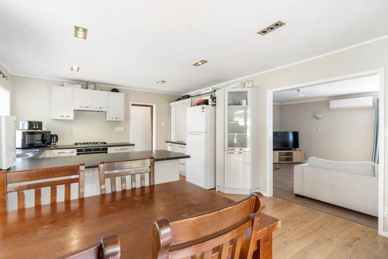 Photo of property in 17 Pinehurst Place, Wattle Downs, Auckland, 2103