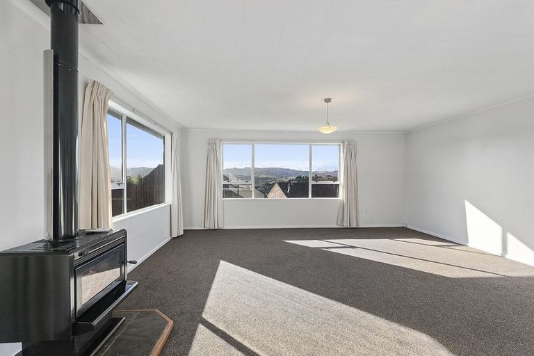 Photo of property in 17 The Anchorage, Whitby, Porirua, 5024