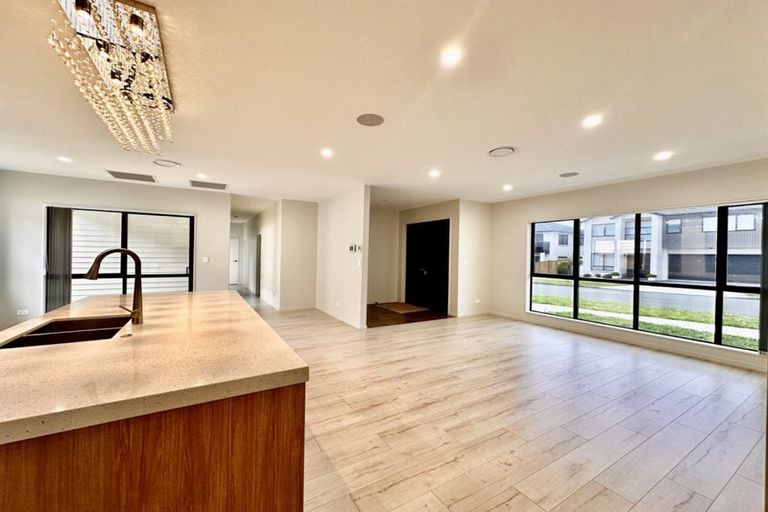 Photo of property in 60 Castlebane Drive, Flat Bush, Auckland, 2019