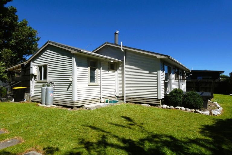 Photo of property in 33 Domett Street, Westport, 7825