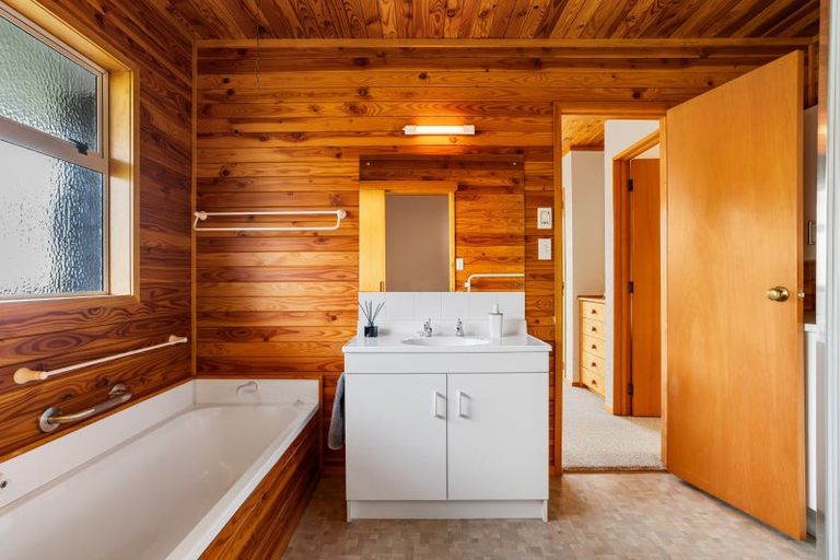 Photo of property in 104 Moana Anu Anu Avenue, Whangamata, 3620