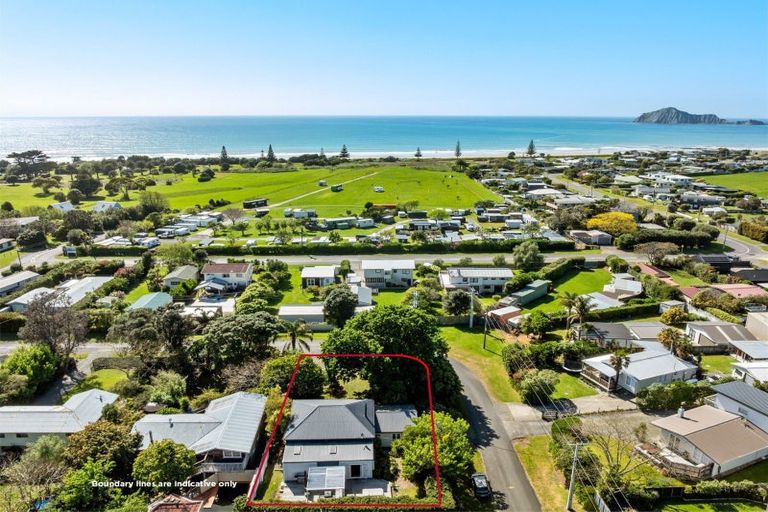 Photo of property in 70 Gillies Crescent, Waimarama, Havelock North, 4294