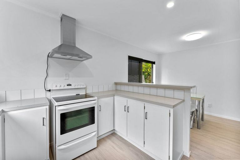 Photo of property in 1/14 Sunward Rise, Glenfield, Auckland, 0629