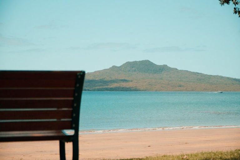 Photo of property in 33 Old Lake Road, Narrow Neck, Auckland, 0624