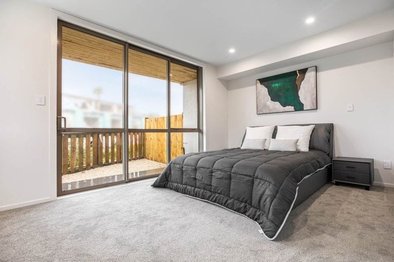 Photo of property in 6/10 Vinifera Place, Fairview Heights, Auckland, 0632