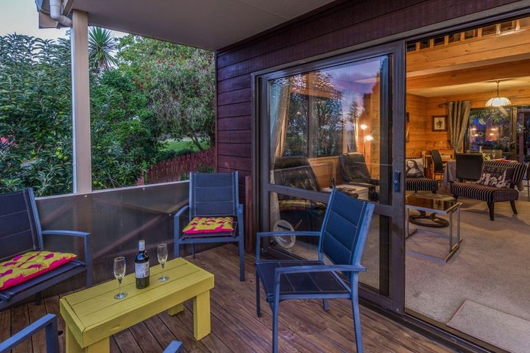 Photo of property in 74 Colwill Road, Massey, Auckland, 0614