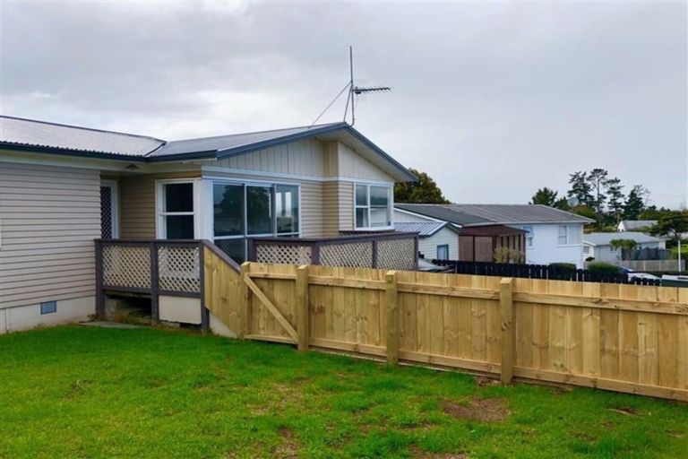 Photo of property in 3 Capella Place, Manurewa, Auckland, 2102