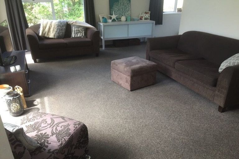 Photo of property in 4 Stallard Place, Glen Eden, Auckland, 0602