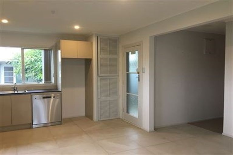 Photo of property in 139 Henderson Valley Road, Henderson, Auckland, 0612
