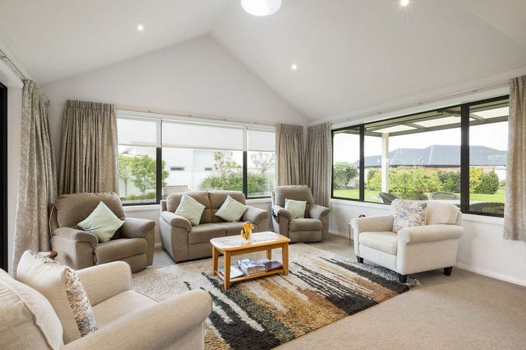 Photo of property in 2 Kotare Grove, Cambridge, 3434