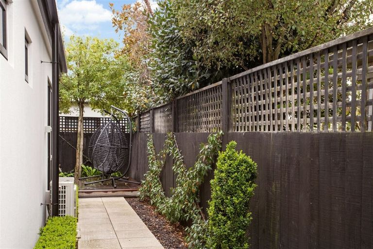 Photo of property in 35 Hawkesbury Avenue, St Albans, Christchurch, 8014