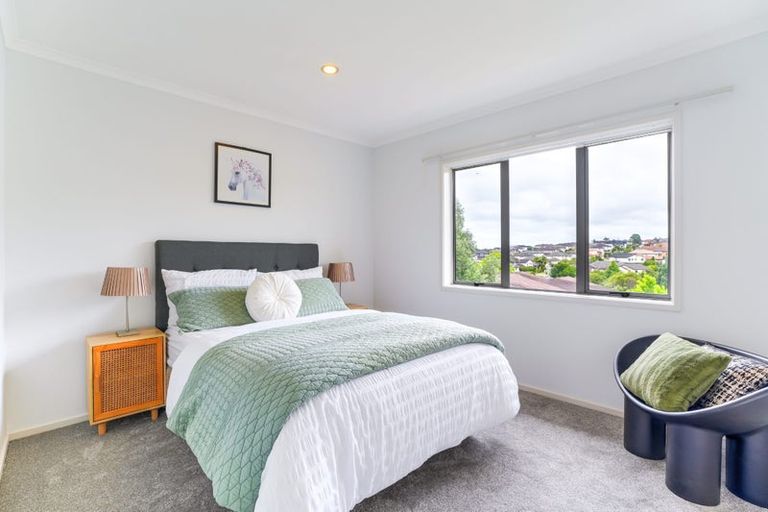 Photo of property in 12 Kouras Place, Flat Bush, Auckland, 2016