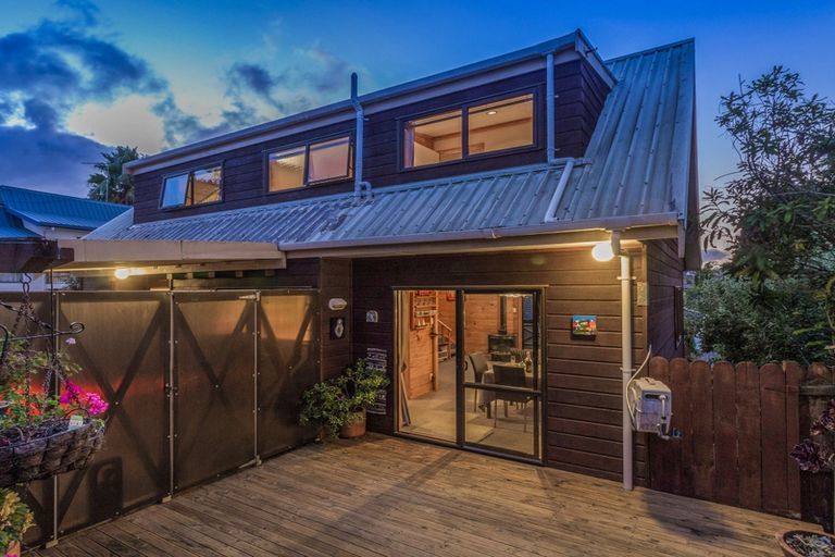 Photo of property in 74 Colwill Road, Massey, Auckland, 0614