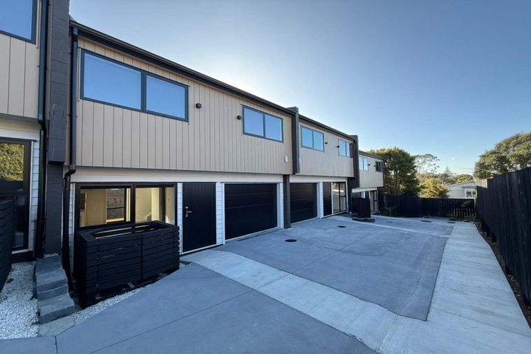 Photo of property in 57 Chatsworth Crescent, Pakuranga Heights, Auckland, 2010