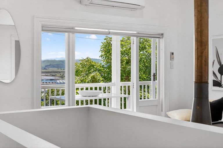 Photo of property in 1 Denholm Road, Hospital Hill, Napier, 4110