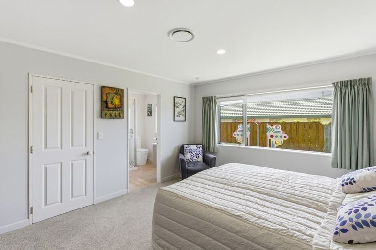Photo of property in 100 Milne Drive, Paraparaumu, 5032