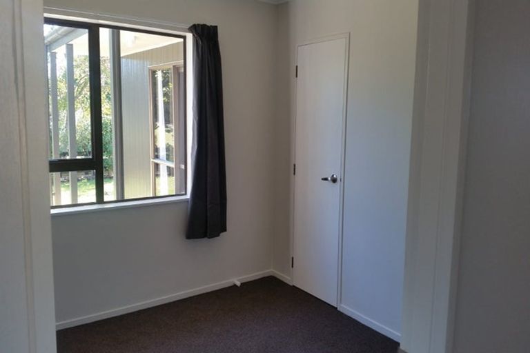 Photo of property in 60 Hillcrest Drive, Kelvin Grove, Palmerston North, 4414