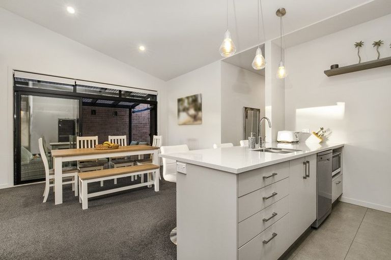 Photo of property in 15 Liberation Road, Papakura, 2110