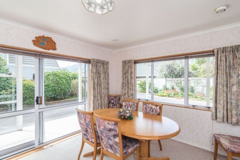 Photo of property in 64 Kapanui Road, Waikanae, 5036