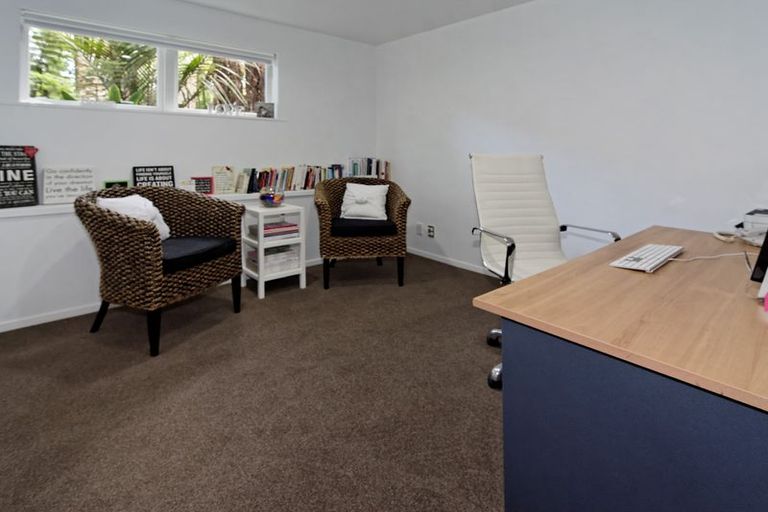 Photo of property in 24 Ngaio Road, Titirangi, Auckland, 0604