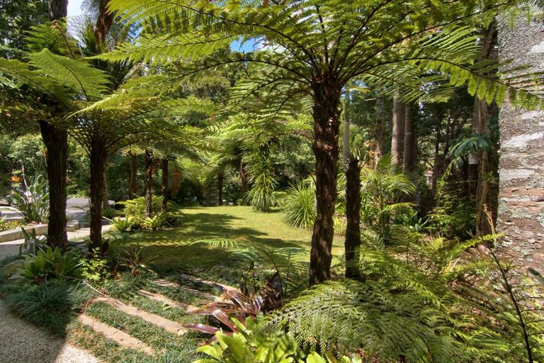 Photo of property in 24 Ngaio Road, Titirangi, Auckland, 0604