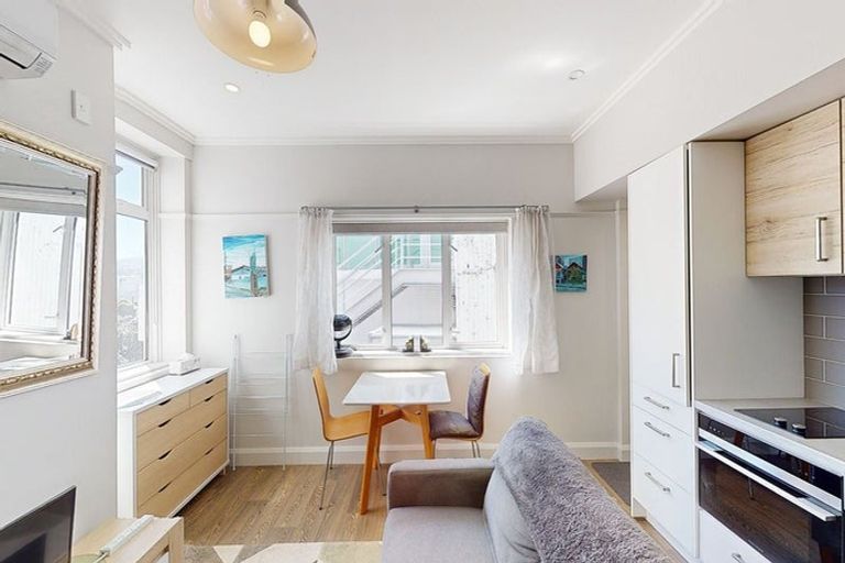 Photo of property in Fountain Court, 48u2 Oriental Parade, Oriental Bay, Wellington, 6011