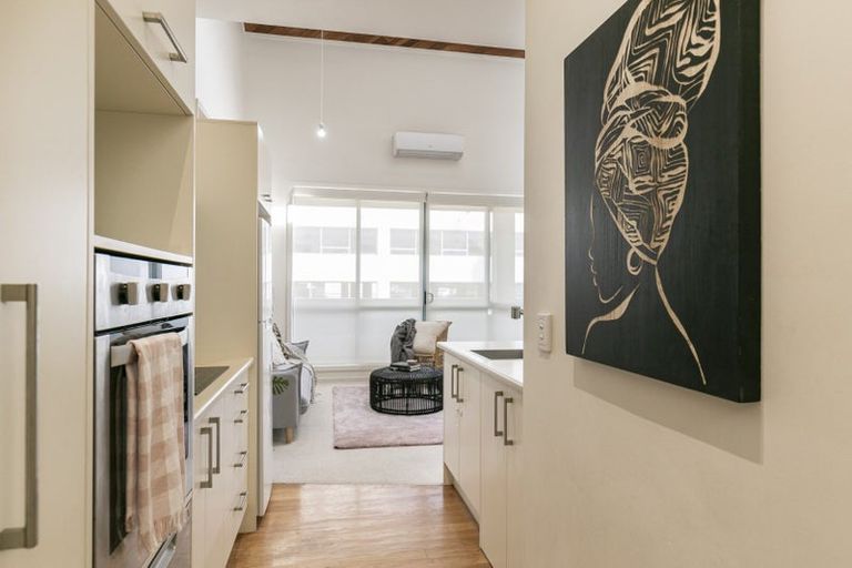 Photo of property in Metro Apartments, 220u4 Thorndon Quay, Pipitea, Wellington, 6011