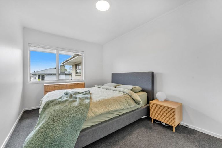 Photo of property in 2/86 Archers Road, Glenfield, Auckland, 0629