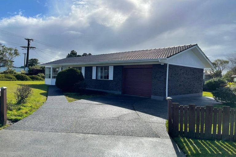 Photo of property in 2 Fitzwater Place, Henderson, Auckland, 0612