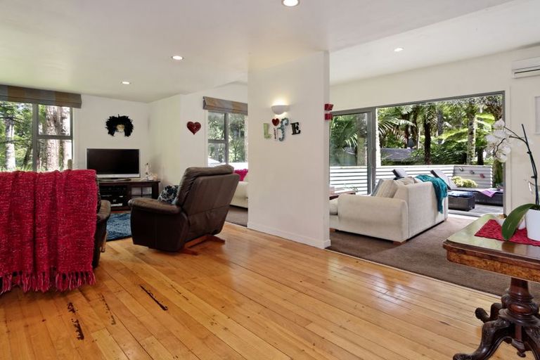 Photo of property in 24 Ngaio Road, Titirangi, Auckland, 0604