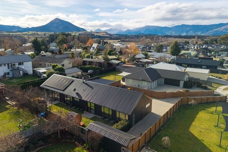 Photo of property in 7 Hebbard Court, Albert Town, Wanaka, 9305