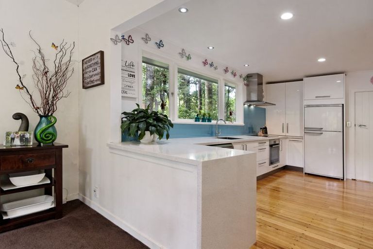 Photo of property in 24 Ngaio Road, Titirangi, Auckland, 0604