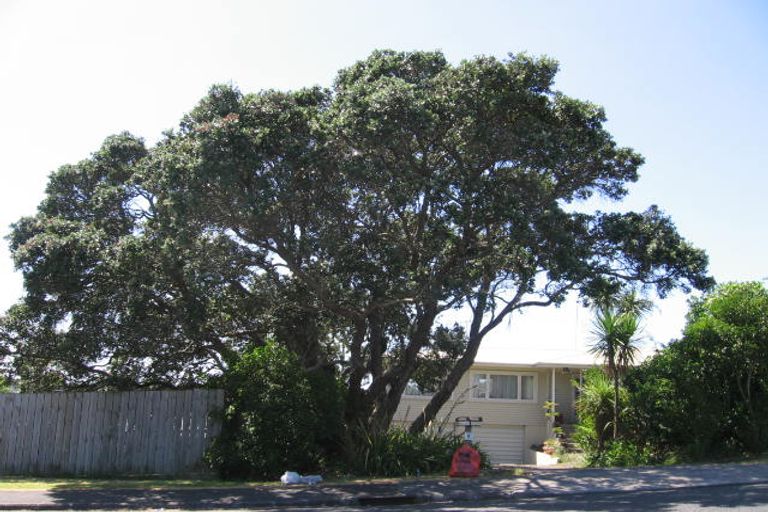 Photo of property in 2/73 Birkdale Road, Birkdale, Auckland, 0626