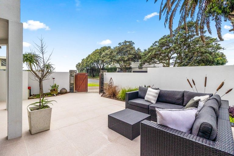 Photo of property in 22 Tiri Road, Milford, Auckland, 0620