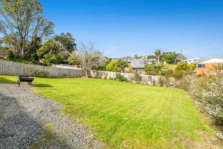 Photo of property in 16 St James Avenue, Helensville, 0800