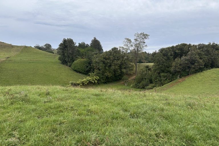 Photo of property in 114 Ackworth Road, Lepperton, New Plymouth, 4373