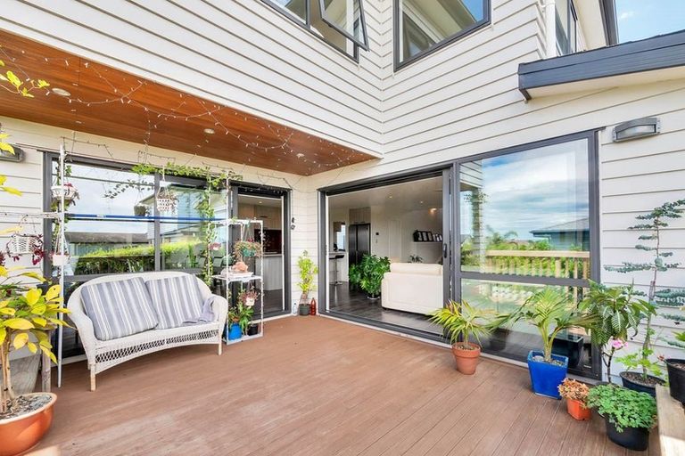 Photo of property in 14 Platinum Rise, Ranui, Auckland, 0612