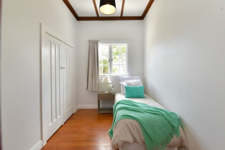 Photo of property in 72 Garfield Road, Helensville, 0800