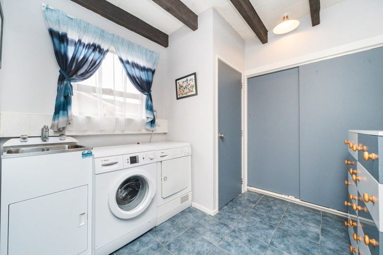 Photo of property in 16 Akaroa Avenue, Awapuni, Palmerston North, 4412