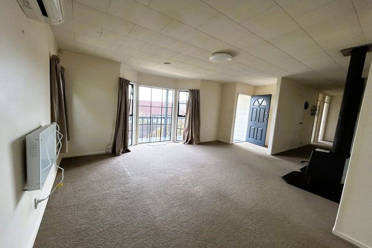 Photo of property in 69 Santiago Crescent, Unsworth Heights, Auckland, 0632