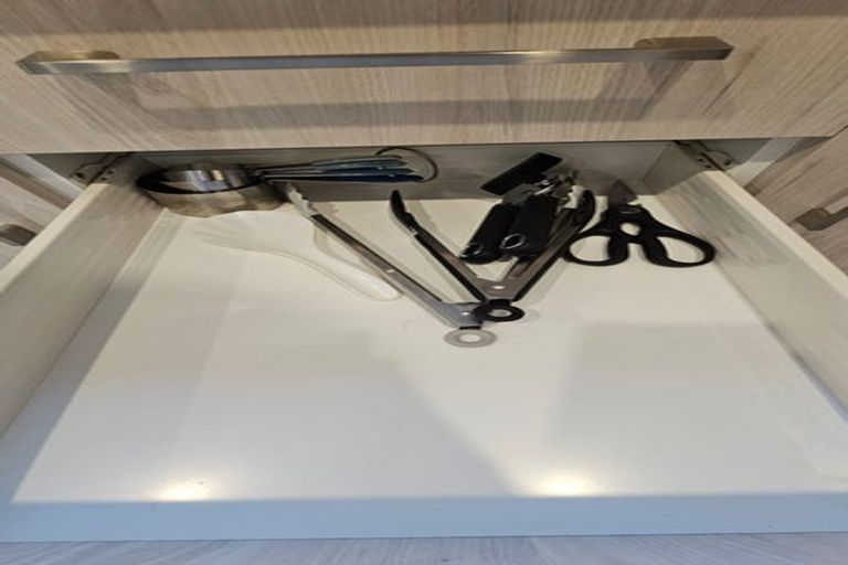 Photo of property in 10/23 Awaroa Road, Sunnyvale, Auckland, 0612
