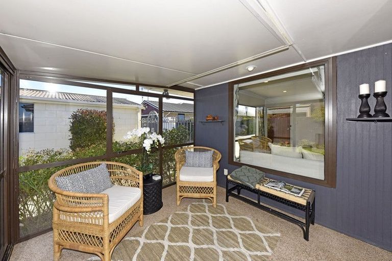 Photo of property in 2/23 Broadfell Avenue, Avonhead, Christchurch, 8042