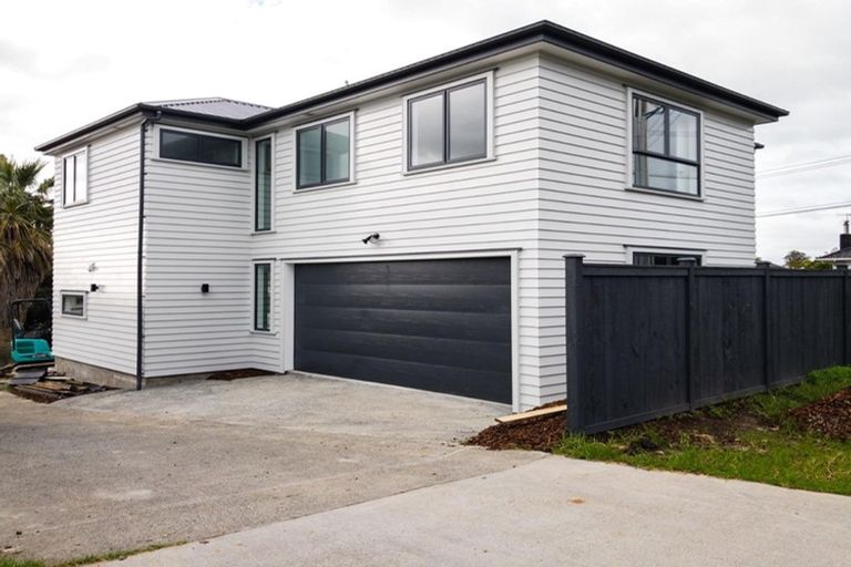 Photo of property in 60 Renata Crescent, Te Atatu Peninsula, Auckland, 0610