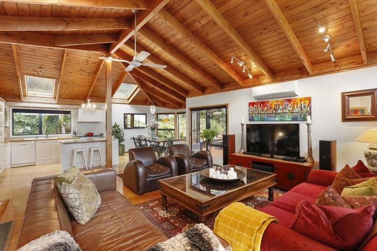 Photo of property in 280 Shaw Road, Titirangi, Auckland, 0604