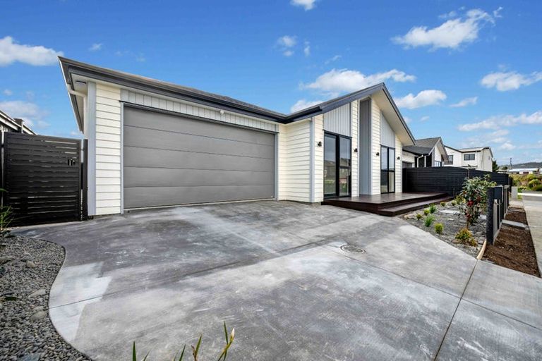 Photo of property in 29 Cara Avenue, Kumeu, 0810