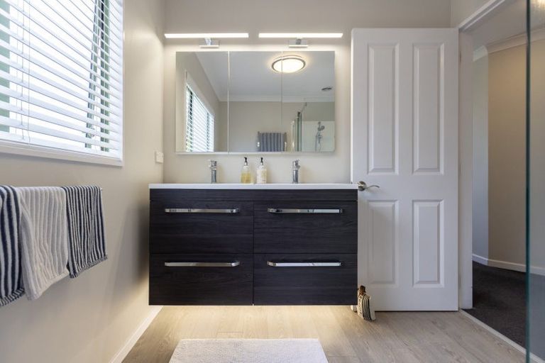 Photo of property in 56 Kakariki Grove, Waikanae, 5036