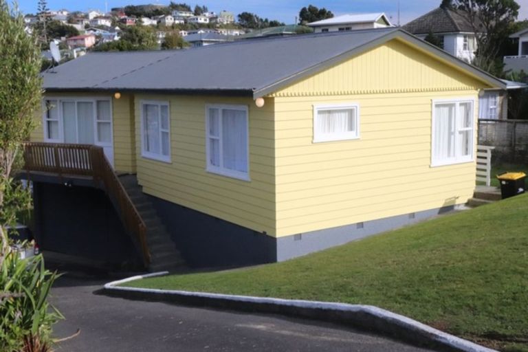 Photo of property in 49 Stewart Drive, Newlands, Wellington, 6037