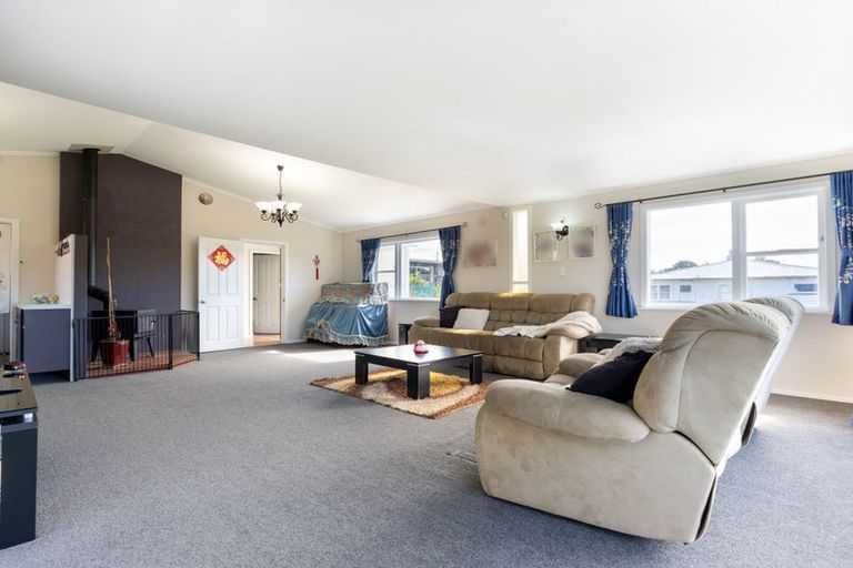 Photo of property in 63 Bassett Road, Johnsonville, Wellington, 6037