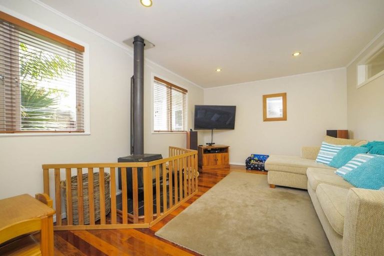 Photo of property in 23 Infidel Place, Torbay, Auckland, 0630